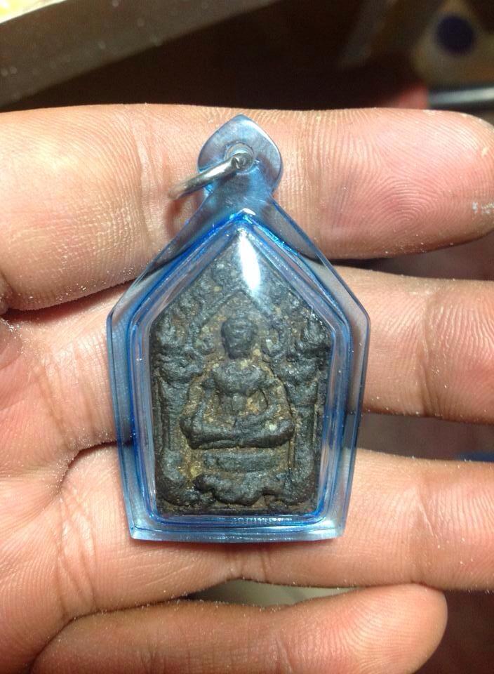 ขุนแผนรุ่นพรายจักรพรรดิ์ องค์ไม่ธรรมดา ด้านหลังทาด้วย"สีผึ้งว่านโพง"ของ พ่อคำมา หงส์ทอง