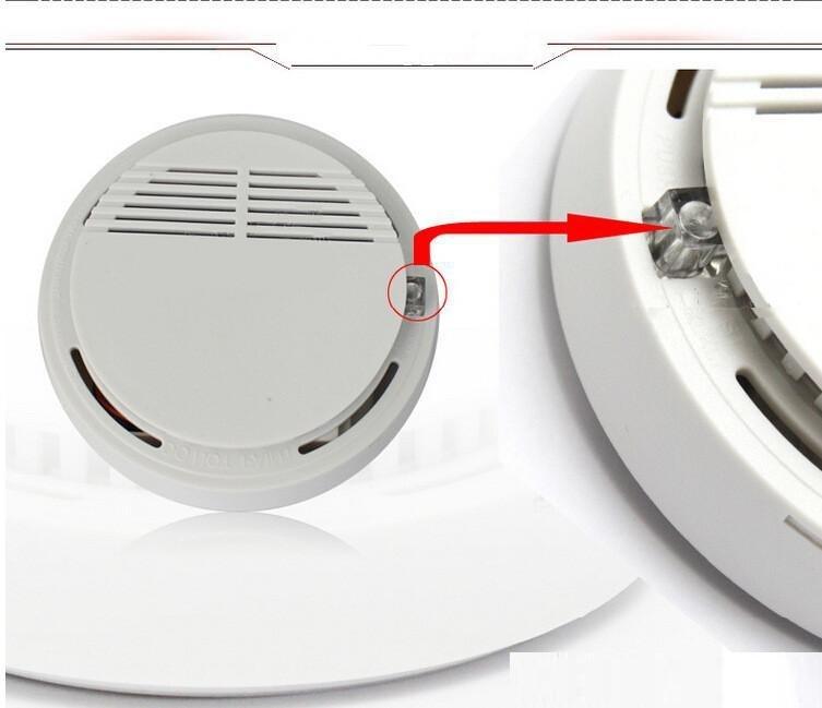 [ แพ็ค 2 ชิ้น ] Smoke Alarm เครื่องตรวจจับควันแบบไร้สาย ใช้สำหรับตรวจจับควันไฟ สัญญาณเตือนภัย เป็นอุปกรณ์รักษาความปลอดภัยป้องกันไฟไหม้หรือเหตุการณ์ฉุกเฉิน ใช้งานสะดวก ติดตั้งง่าย มาพร้อมแบตเตอรี่ในตัว - ตัวตรวจจับควัน Smoke Detector สโม๊คดีเทคเตอร์