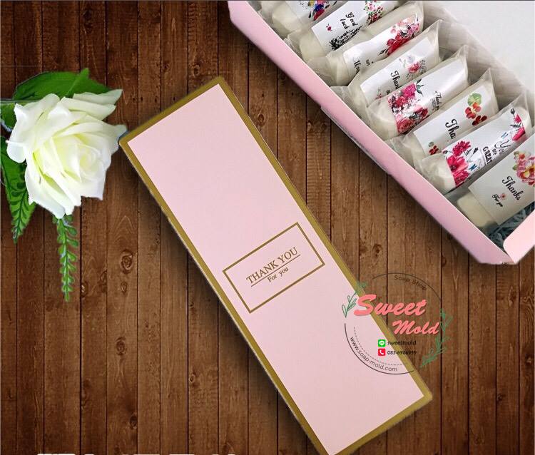 กล่องกระดาษสีชมพูขอบทองแบบเปิดด้านบนขนาด 21.8x7x5 cm. 20 ชิ้น รหัสสินค้า: 005753