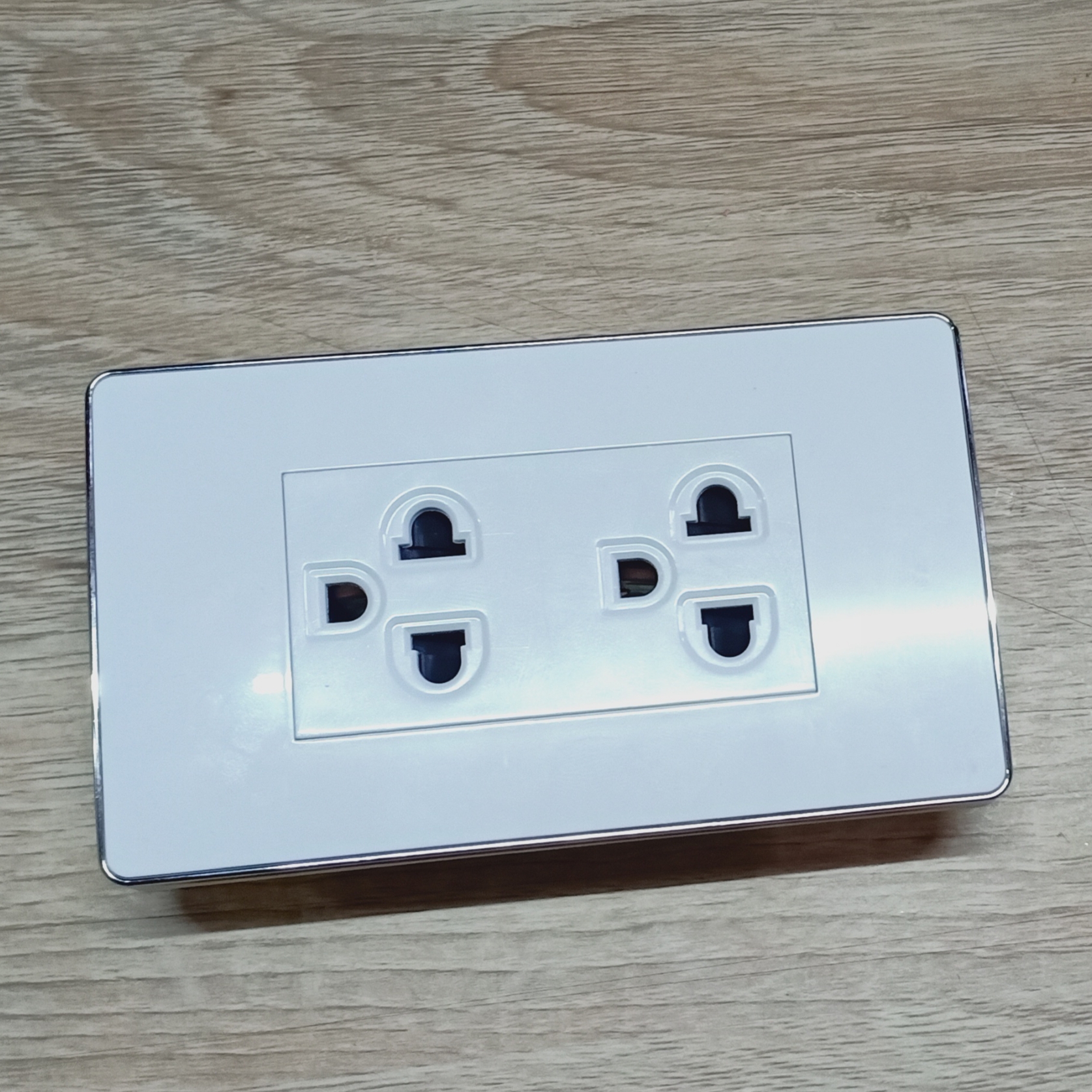 Wall plate (แบบปลั๊กกราวด์คู่)