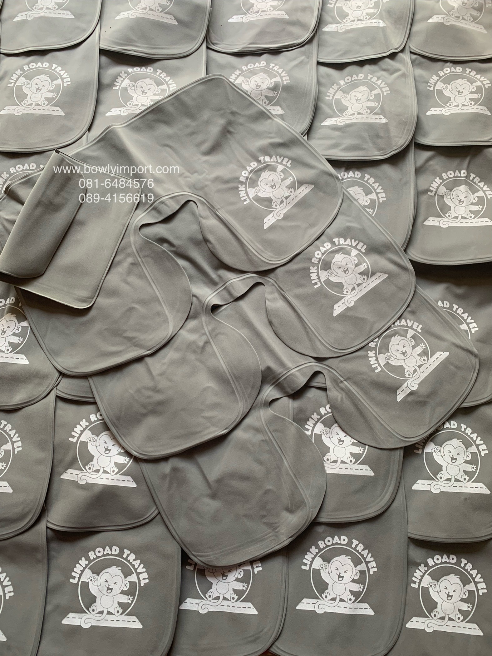 หมอนรองคอเป่าลม เนื้อผ้ากำมะหยี่ พร้อมสกรีนโลโก้