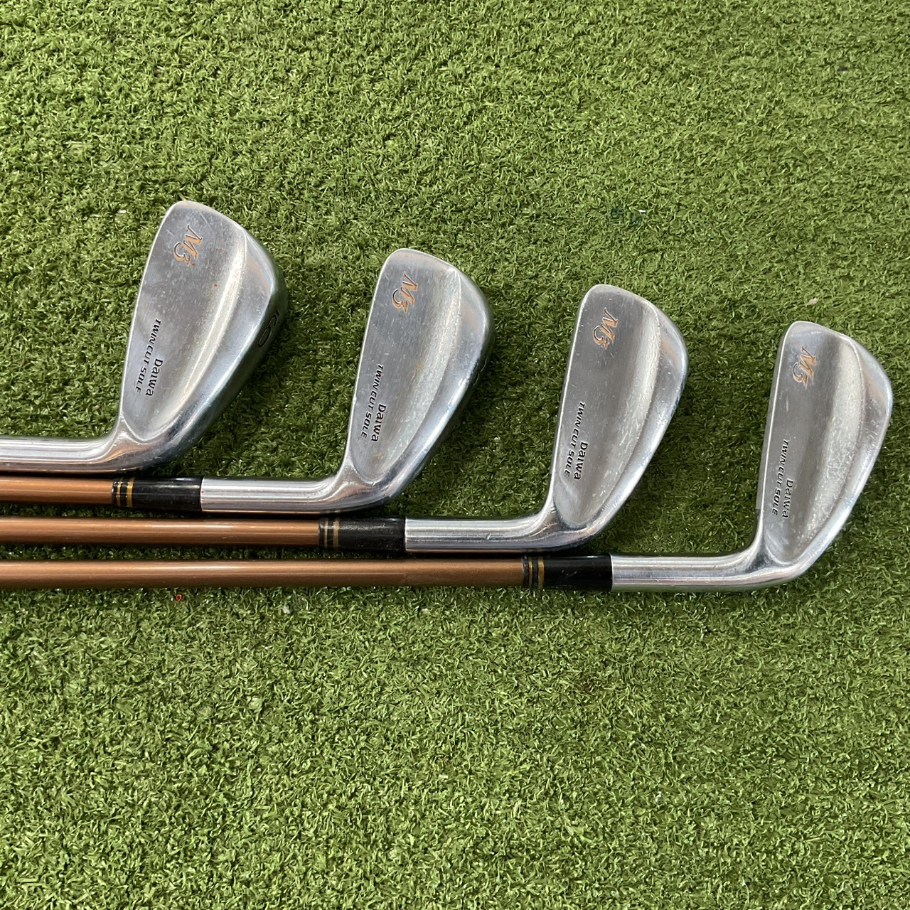 ไม้กอล์ฟ Daiwa : TWIN CUT SOLE M3 / WHISKER ก้านกราไฟร์