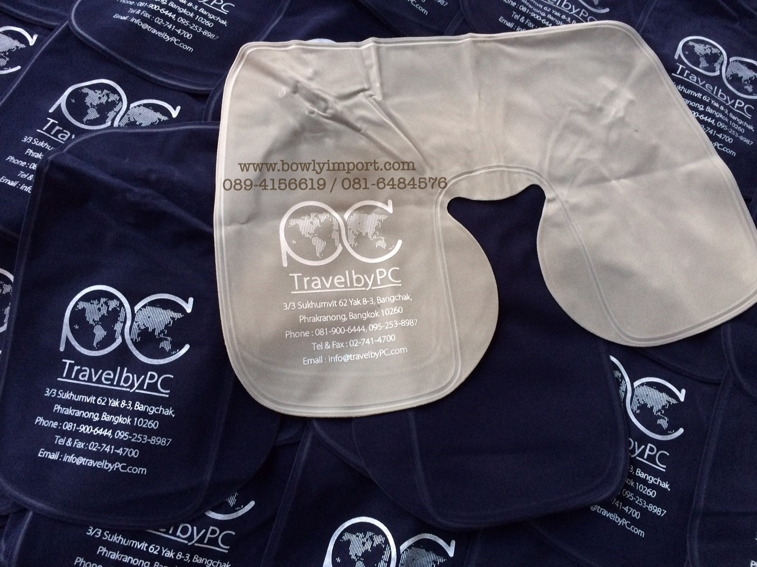 หมอนรองคอเป่าลม เนื้อผ้ากำมะหยี่ พร้อมสกรีนโลโก้