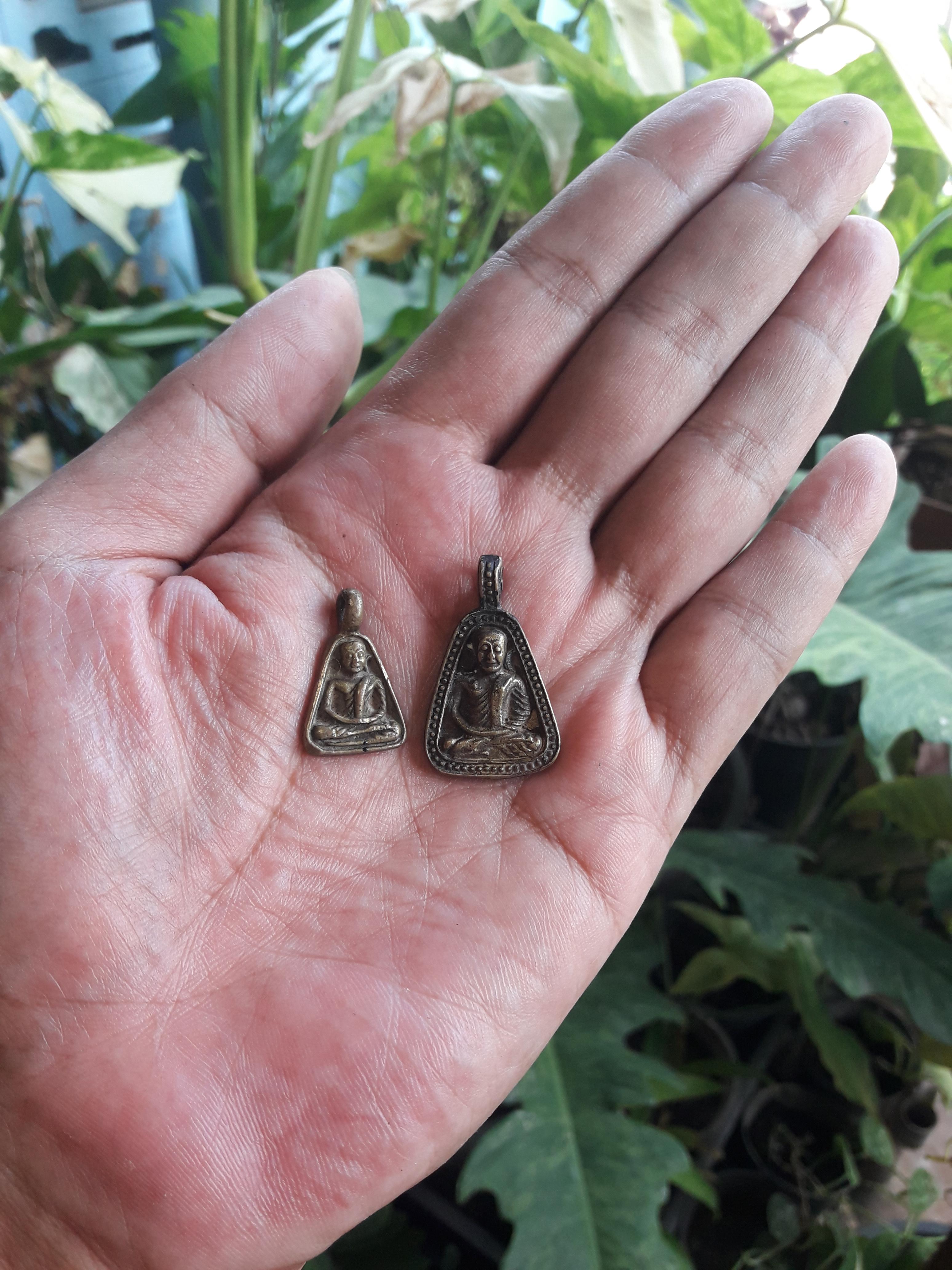 เหรียญจอบใหญ่-จอบเล็ก หลวงพ่อเงิน วัดบางคลาน รุ่นพิเศษ 2 เหรียญครับ