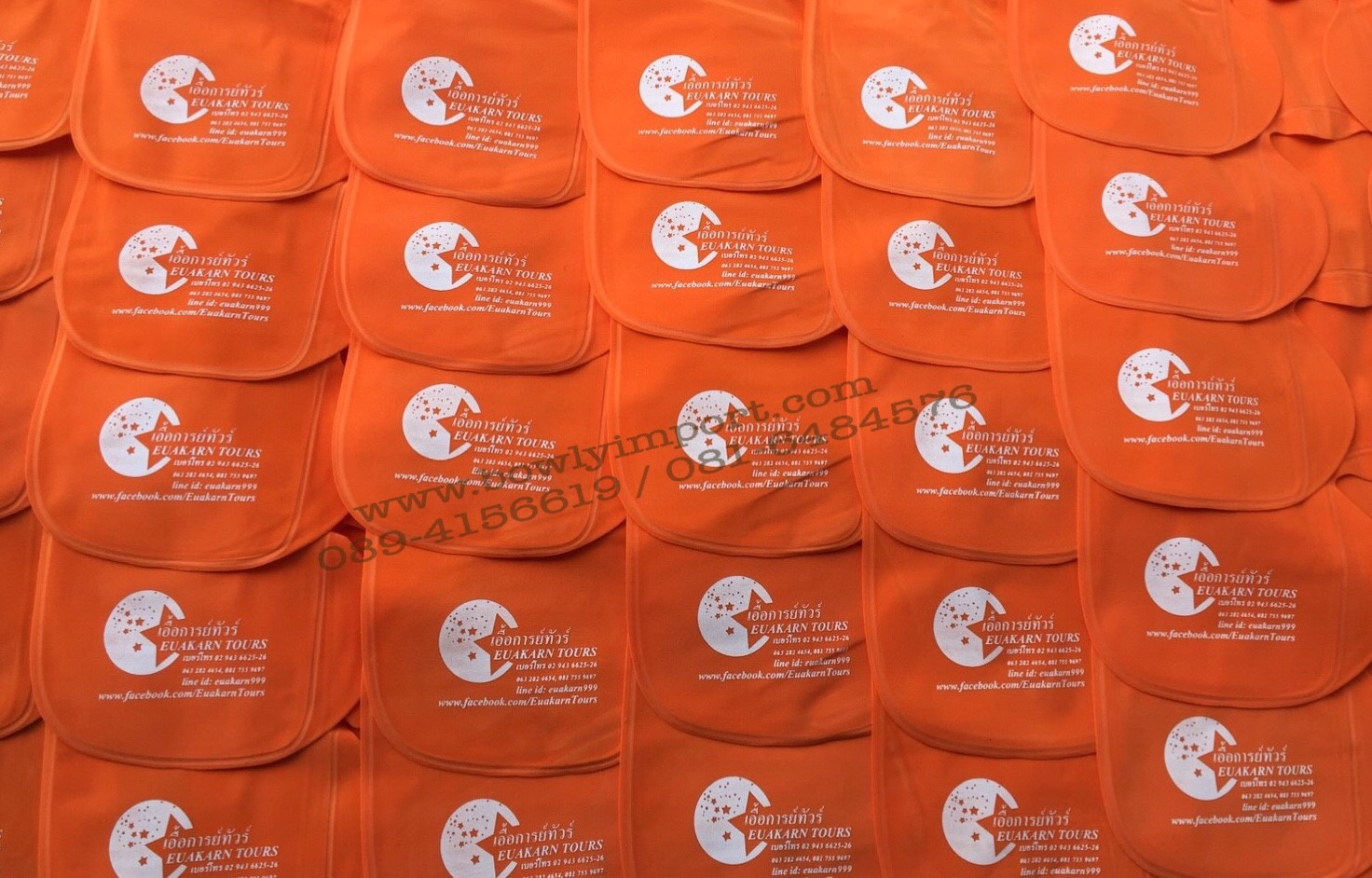 หมอนรองคอเป่าลม เนื้อผ้ากำมะหยี่ พร้อมสกรีนโลโก้