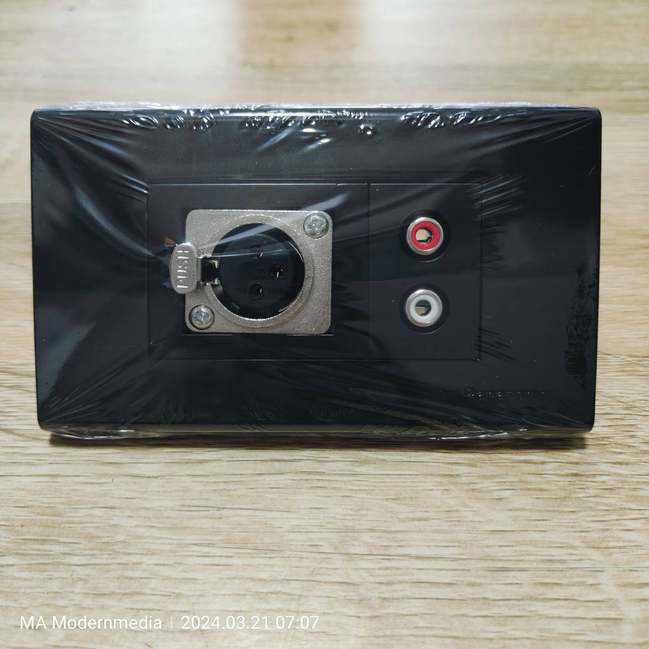 Wall plate XLR / RCA(Panasonic) (ขาว/ดำ)