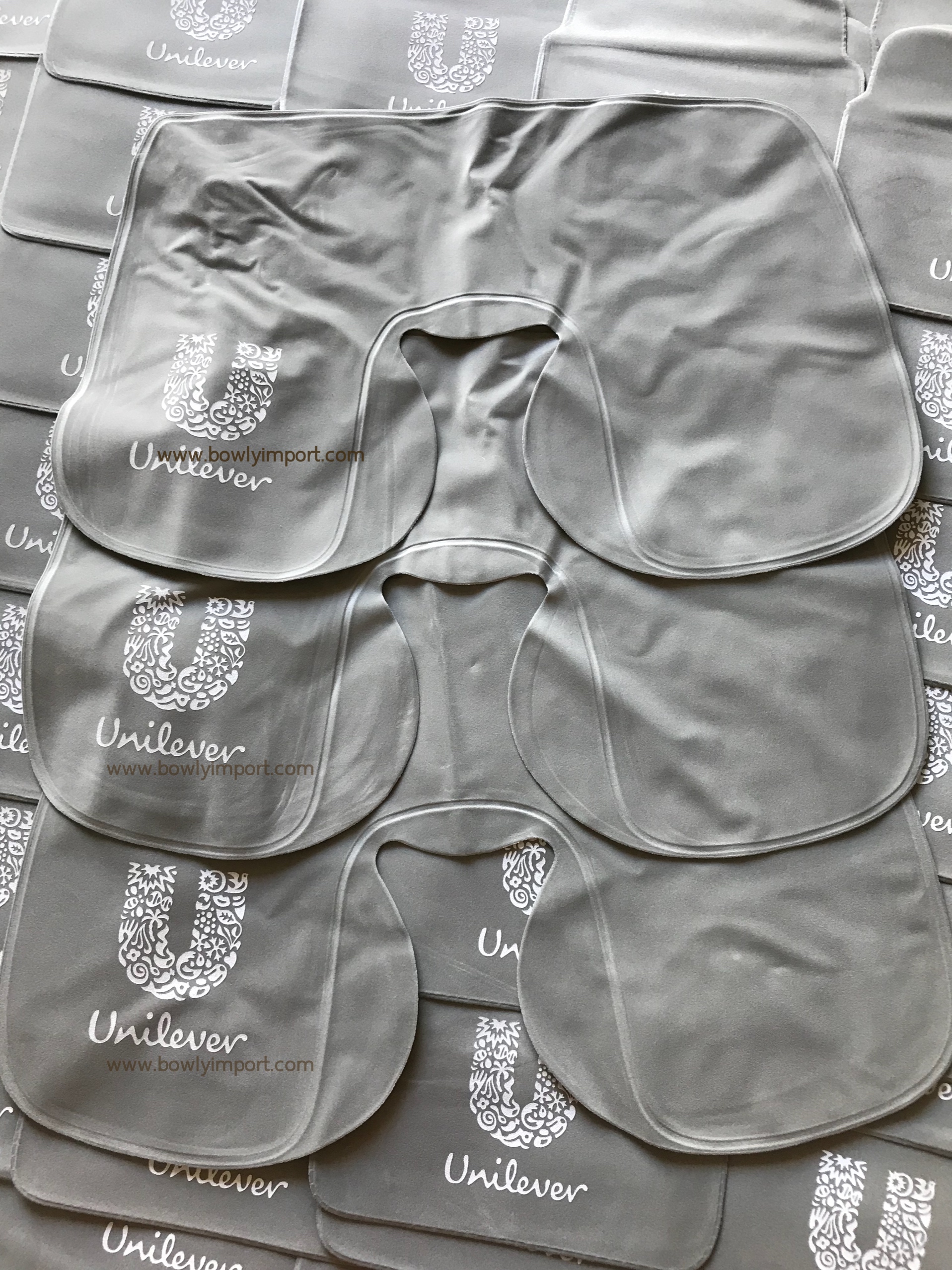 หมอนรองคอเป่าลม เนื้อผ้ากำมะหยี่ พร้อมสกรีนโลโก้