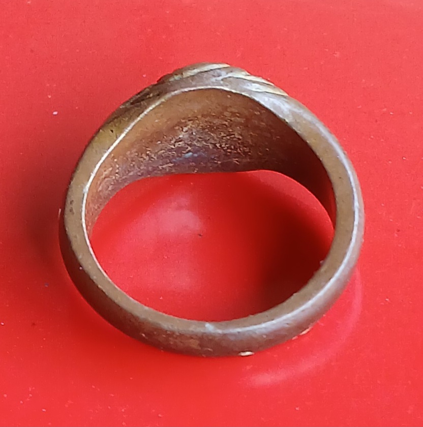 แหวนพิรอด หัวตะกร้อ หลวงพ่อขวัญ วัดบ้านไร่ จ.พิจิตร