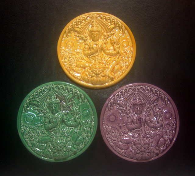 องค์จตุคาม รุ่นอภิปัญญามหาเศรษฐี ปี 2550 ชุดเนื้อกระเบื้องเคลือบ ครบ 3 สี พร้อมกล่อง พุทธศิลป์ท่าน อ.เฉลิมชัย โฆษิตพิพัฒน์