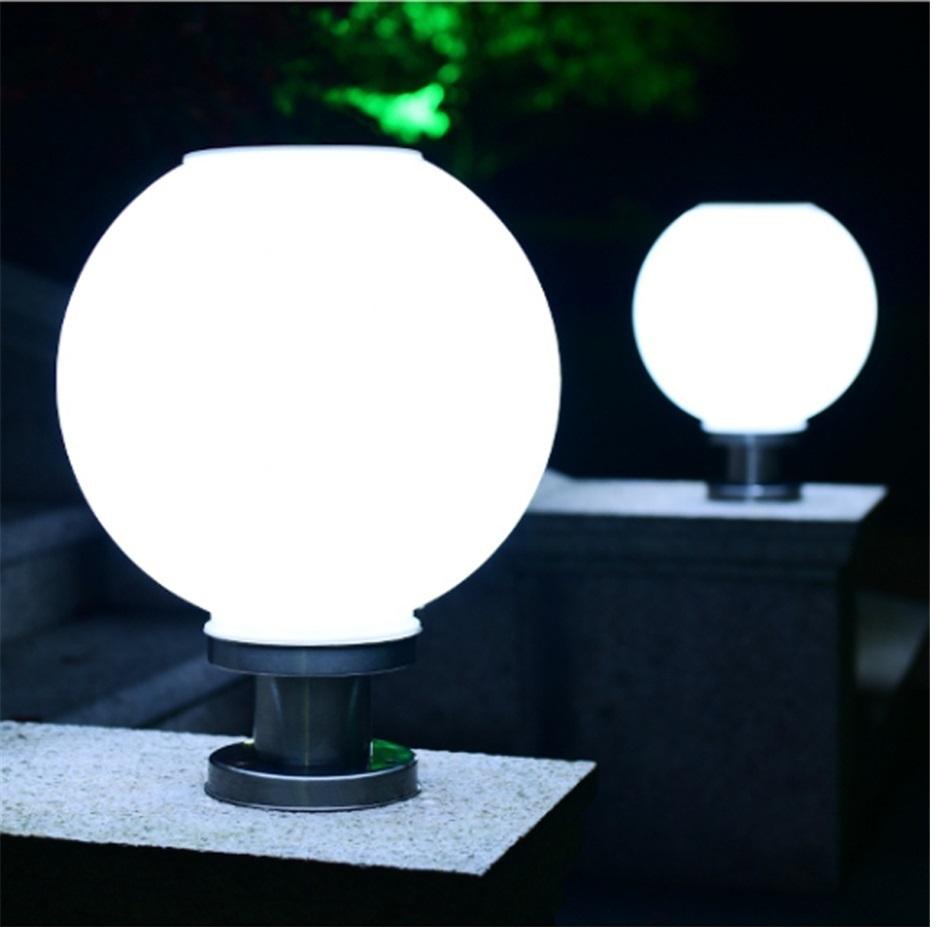 [ จำนวน 4 โคม ] สว่างกว่าเดิม โคมไฟหัวเสาโซล่าเซลล์ led ทรงกลม 20 CM เเสงขาว ทนทาน สว่างถึงเช้า ไฟหัวเสา โคมไฟพลังงานเเเสงอาทิตย์ เหมาะสำหรับใช้ติดเป็นโคมไฟหัวเสาโซล่าเซลล์หน้าบ้านหรือทางเดิน