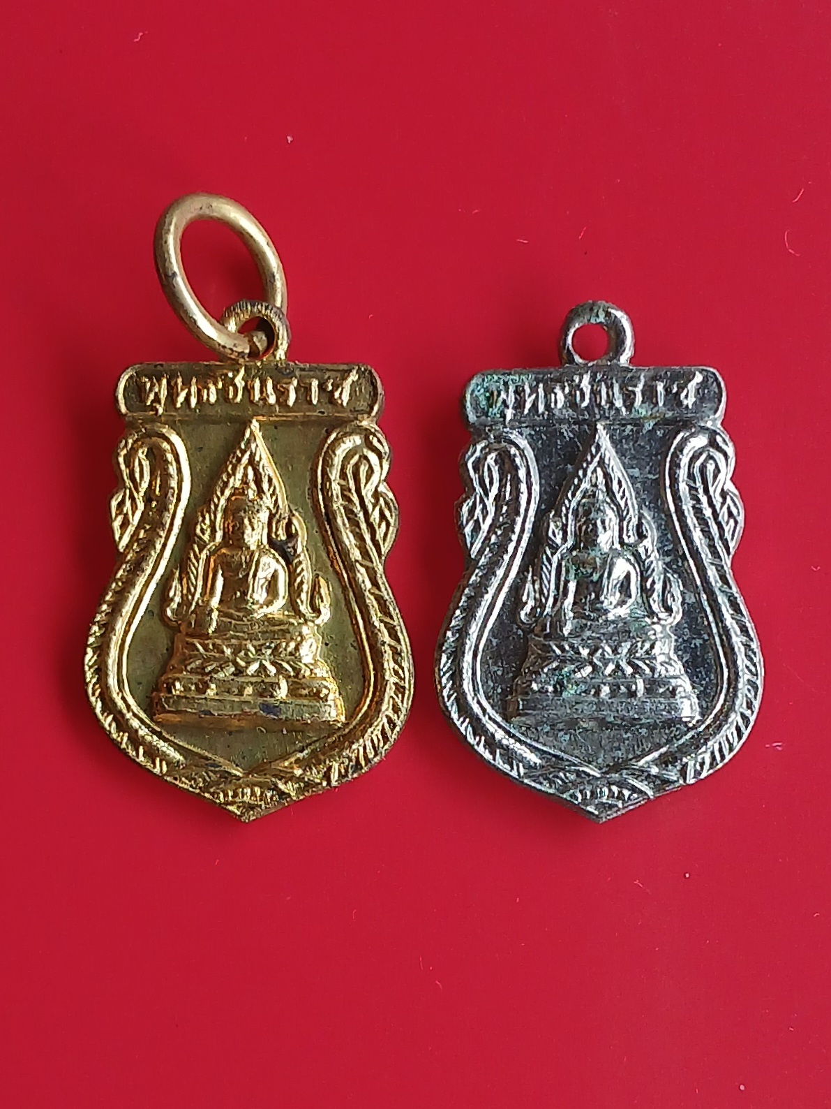 เหรียญพระพุทธชินราช หลัง นางกวัก รวม 2 เหรียญ ไม่ทราบที่ครับ