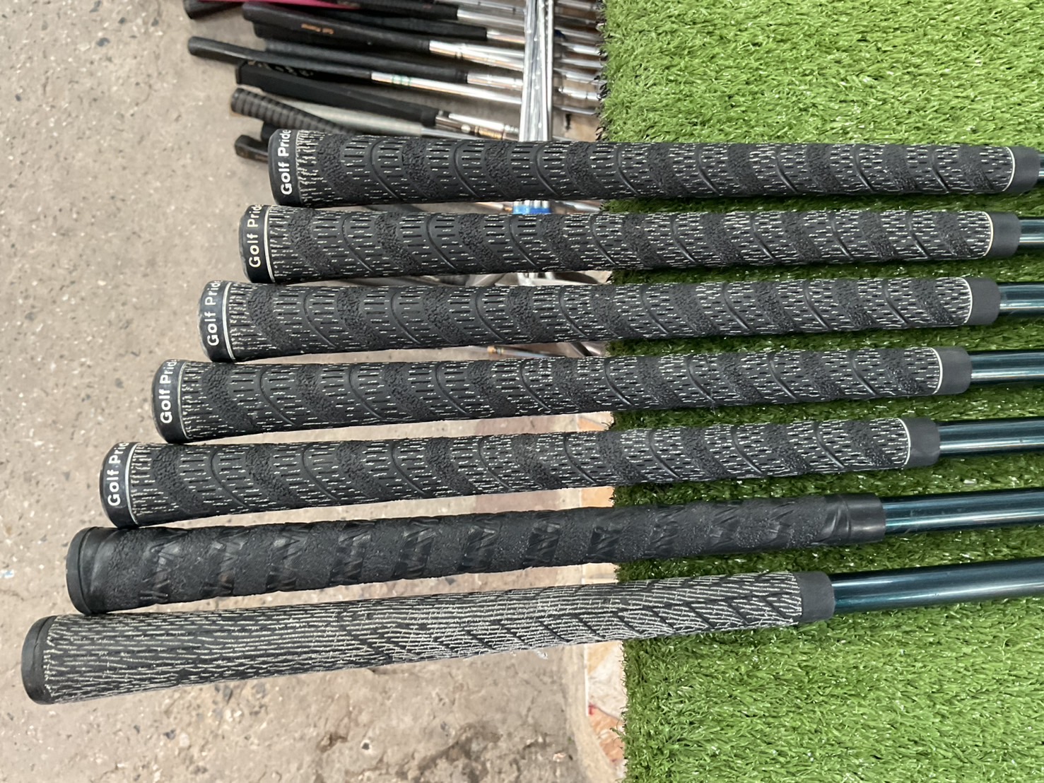 ไม้กอล์ฟ UBiZ : 6-4 TITAN / TF-I GRAPHITE ก้านกราไฟร์