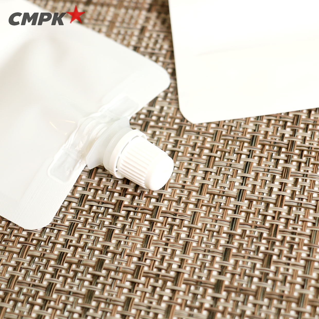 ถุงฝาเกลียว สีขาว เนื้อพลาสติก (100ใบ) ถุงใส่เครื่องดื่ม ชา กาแฟ ตั้งได้ 50-300 mL เลือกขนาดฝาได้