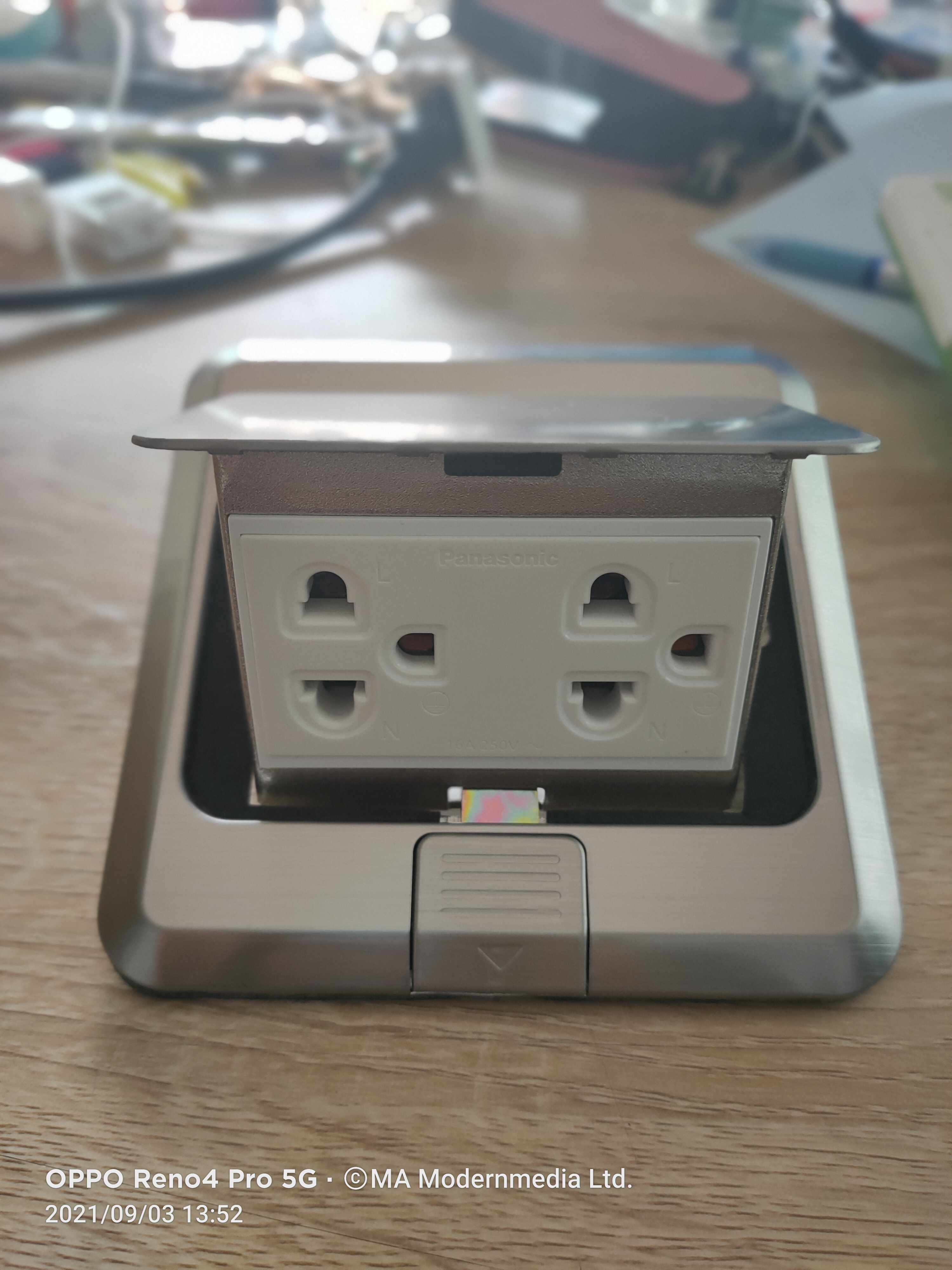 POP-UP ปลั๊กกราวคู่panasonic ฝังพื้น (สีเงิน)