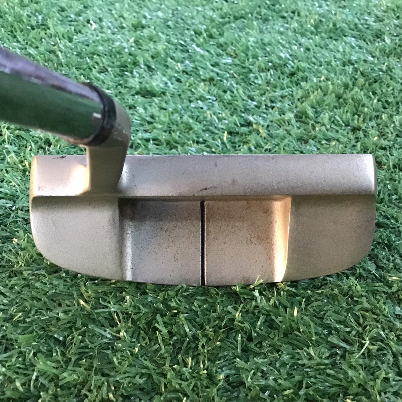 PUTTER A.M.C. AP-002 ก้านเหล็ก