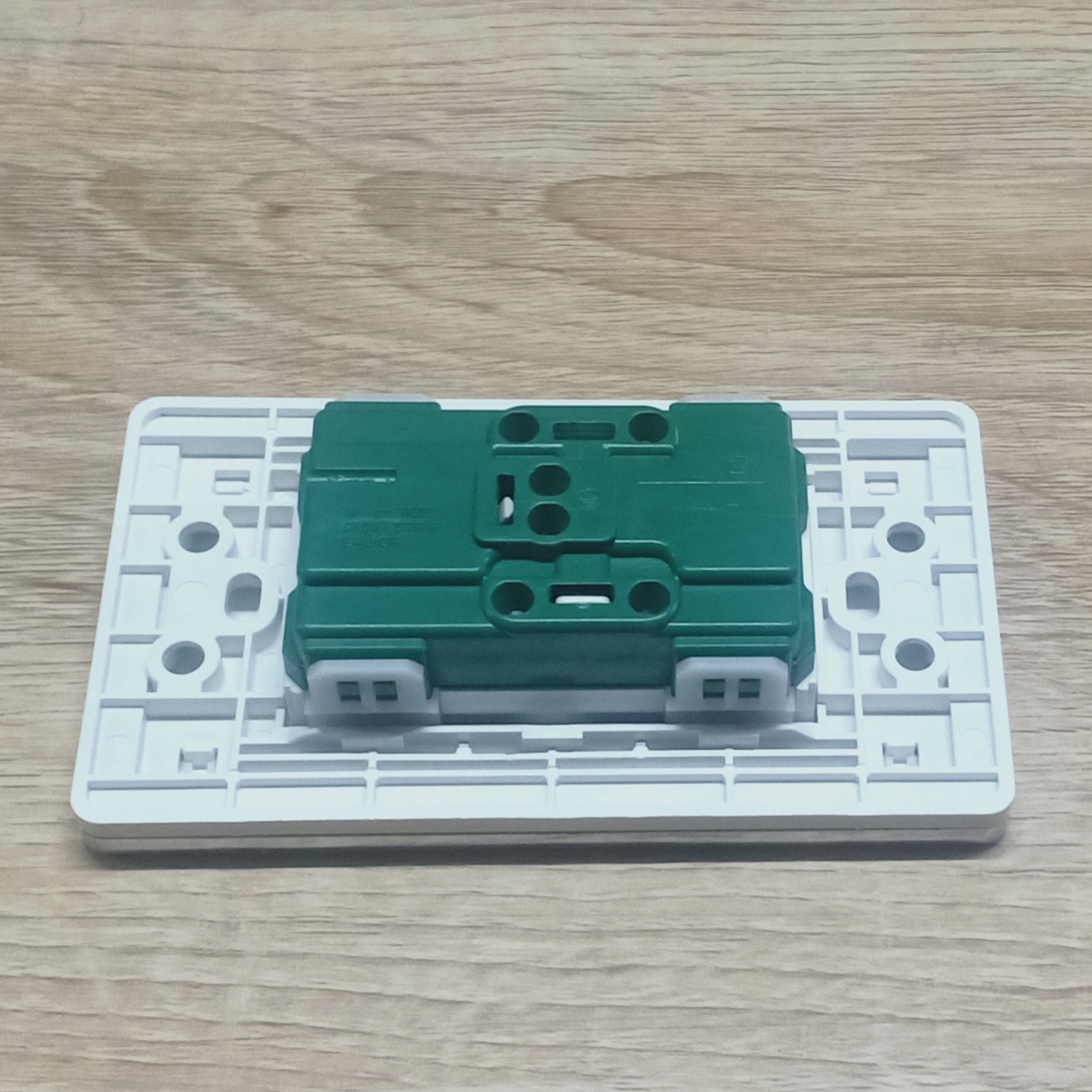 Wall plate (แบบปลั๊กกราวด์คู่)