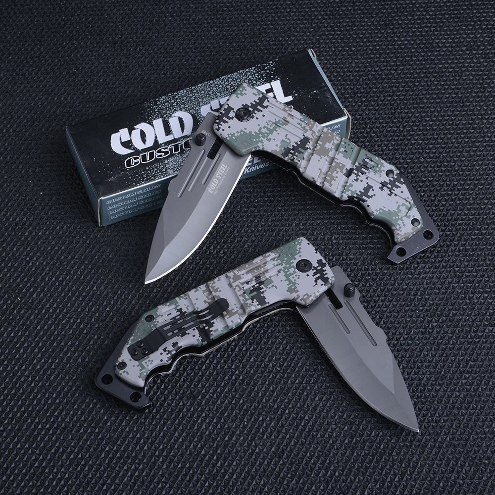CS-87 DA89 มีดเดินป่า มีดแคมปิ้ง Black Blade Cold Steel Metal Pattern Handlle ใบมีดสแตนเลสเทาเข้ม ยาว 23 ซม. ชิ้น 450 กรัม ลายพราง 23 cm