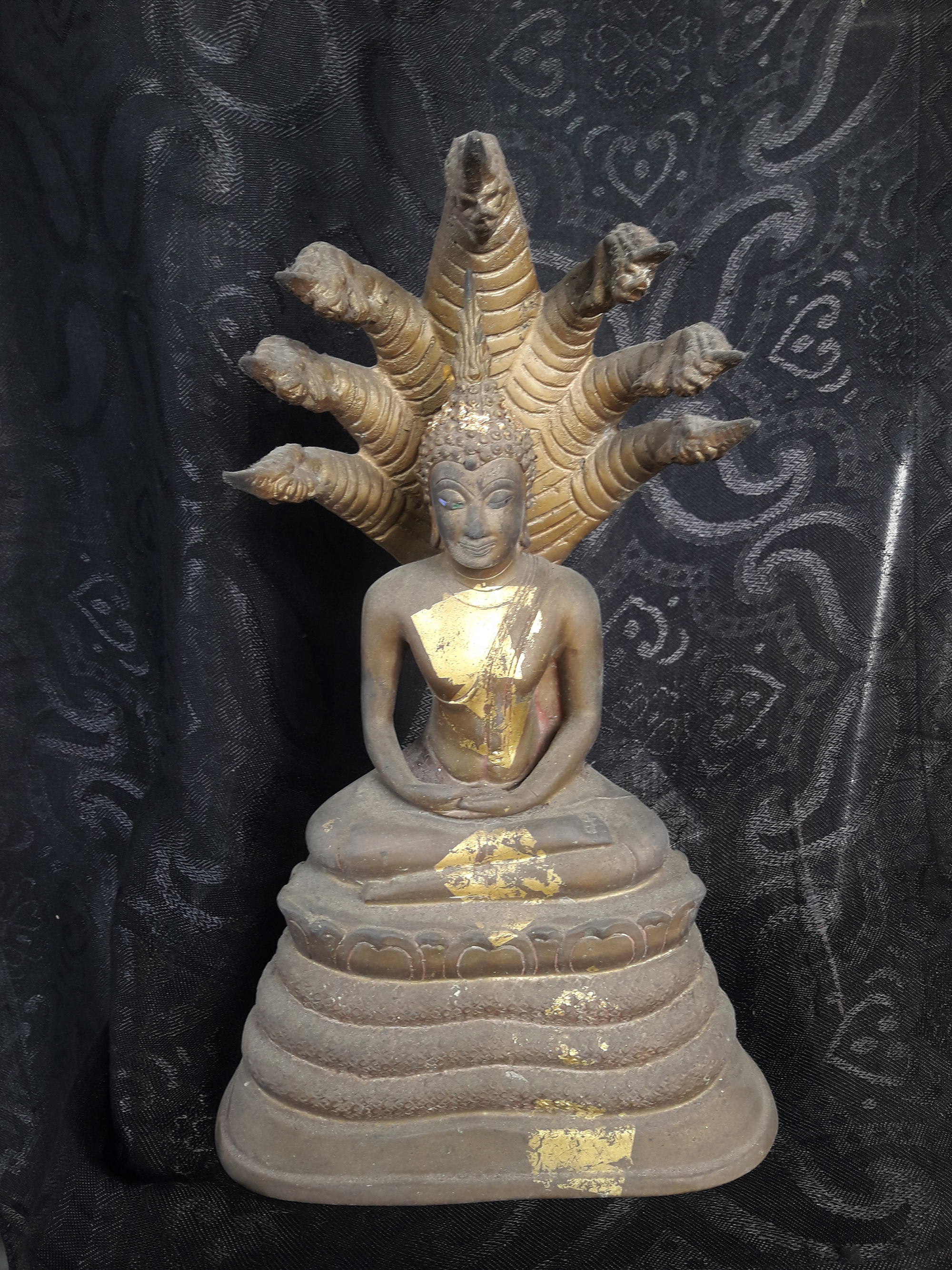 พระบูชานาคปรก 7 เศียร เนื้อโลหะ หน้าตัก 5 นิ้ว ฐานกว้าง 8 นิ้ว สูง 12 นิ้ว ครับ