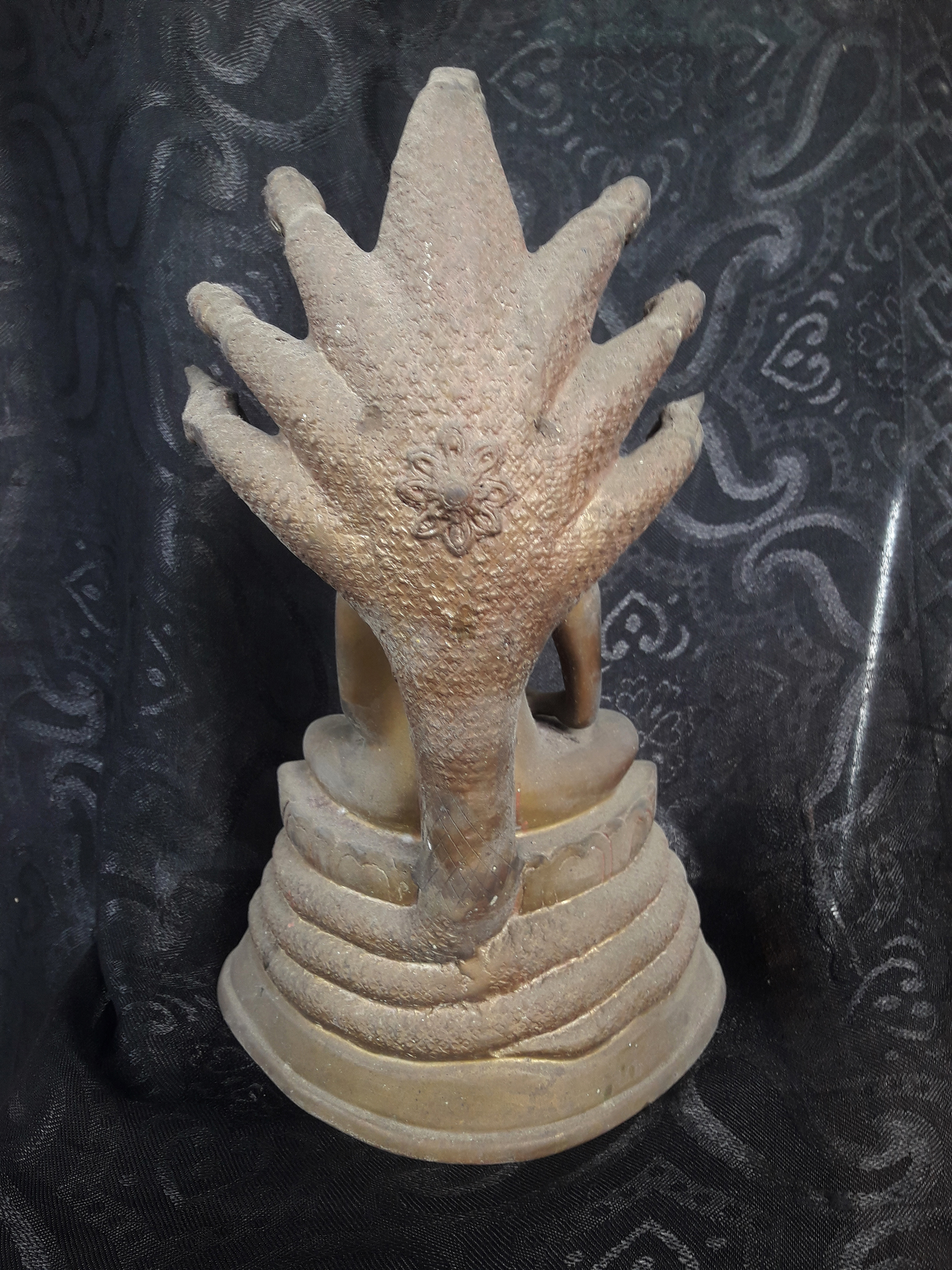 พระบูชานาคปรก 7 เศียร เนื้อโลหะ หน้าตัก 5 นิ้ว ฐานกว้าง 8 นิ้ว สูง 12 นิ้ว ครับ