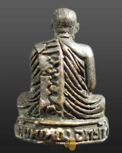 รูปหล่อหลวงปู่ทองดำ วัดท่าทอง จังหวัดอุตรดิตถ์