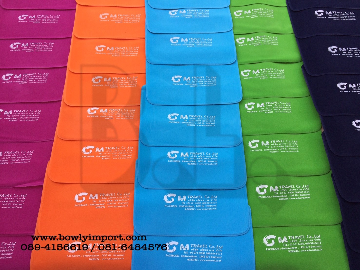 หมอนรองคอเป่าลม เนื้อผ้ากำมะหยี่ พร้อมสกรีนโลโก้