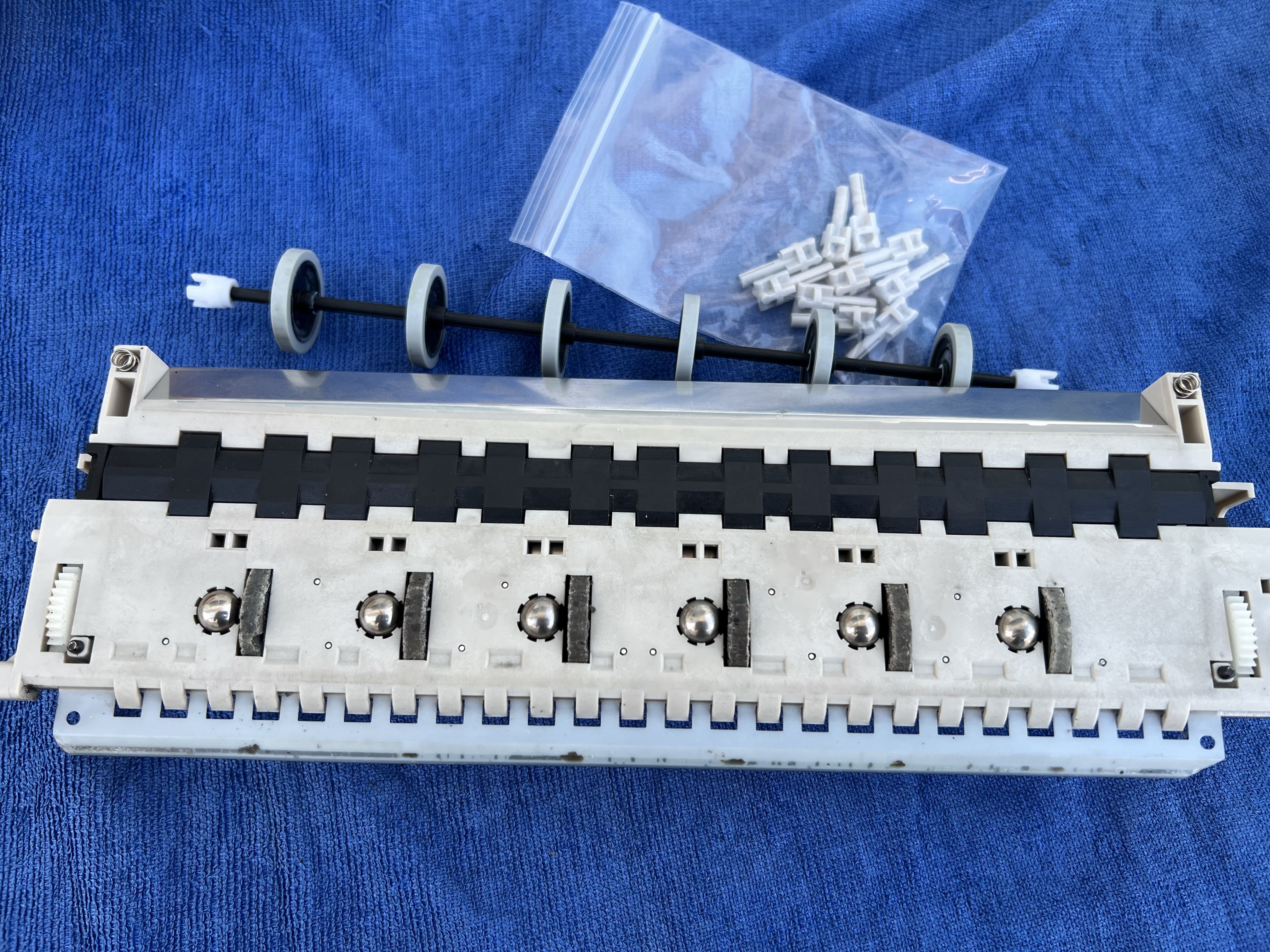 ลูกล้อแท่นดึงกระดาษ PR9