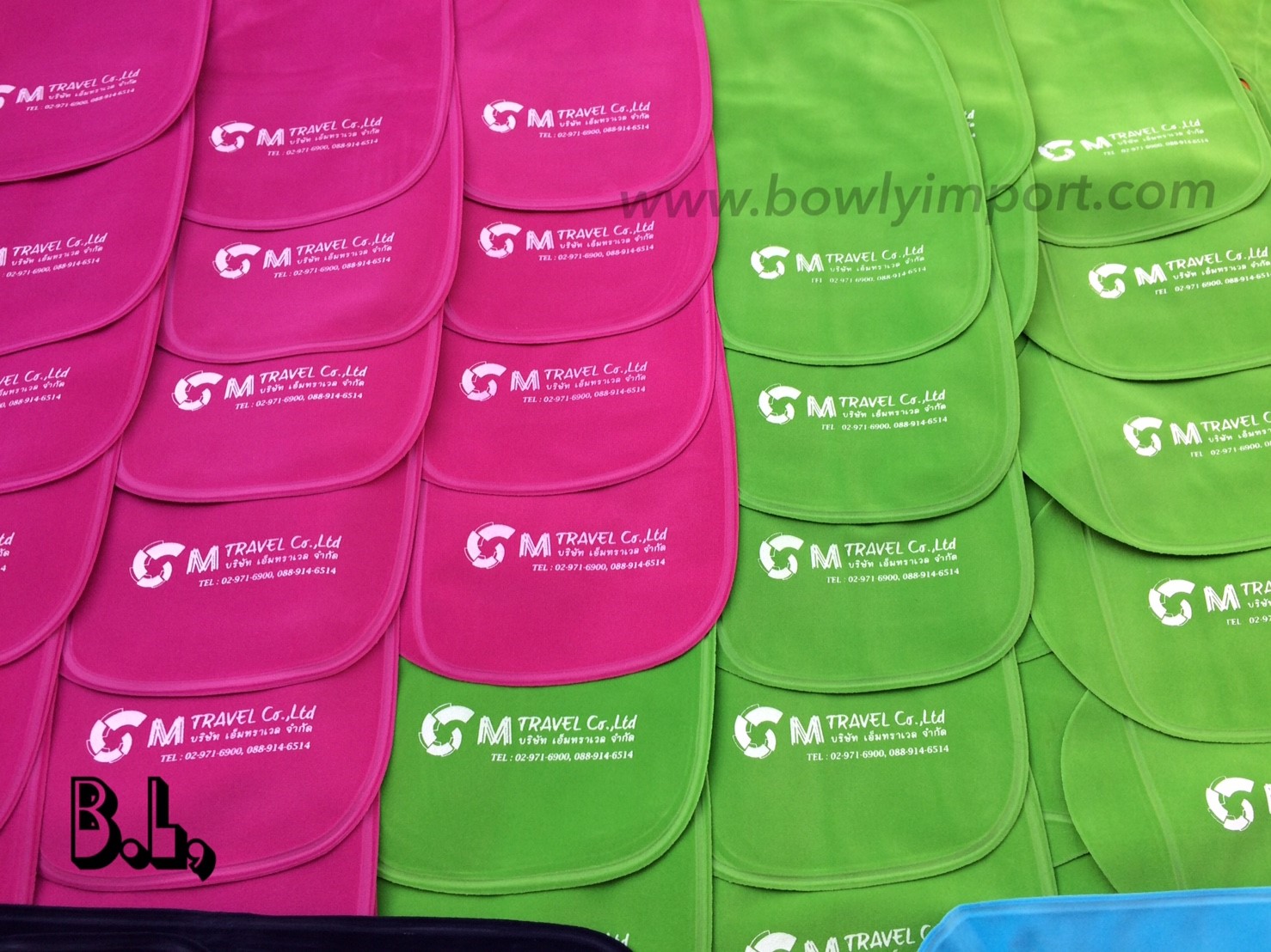 หมอนรองคอเป่าลม เนื้อผ้ากำมะหยี่ พร้อมสกรีนโลโก้