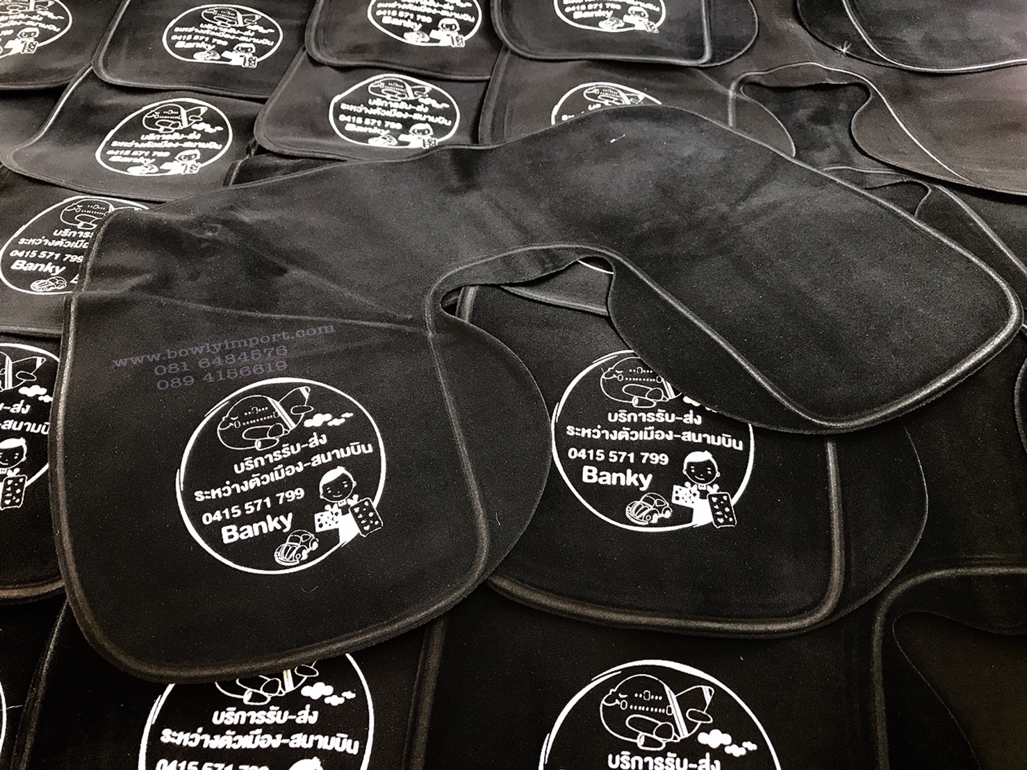 หมอนรองคอเป่าลม เนื้อผ้ากำมะหยี่ พร้อมสกรีนโลโก้