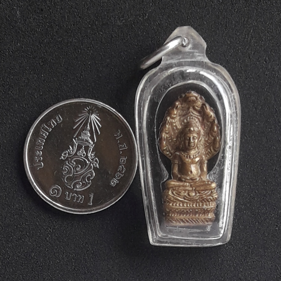 พระนาคปรก เนื้อโลหะ สูง 2.5 cm.ไม่ทราบที่ พร้อมเลี่ยมครับ