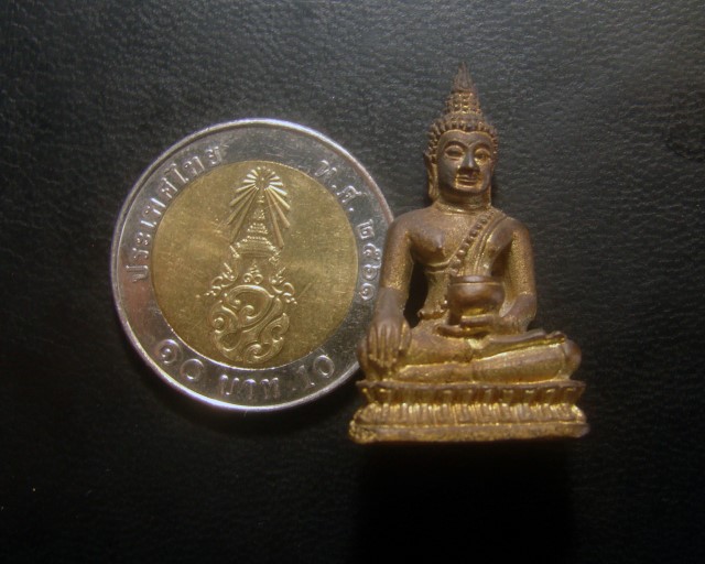 พระกริ่งอุ้มบาตร วัดหัวลำโพง ฉลองอุโบสถ ปี 2541 อุดกริ่ง โค๊ดใต้ฐานครับ