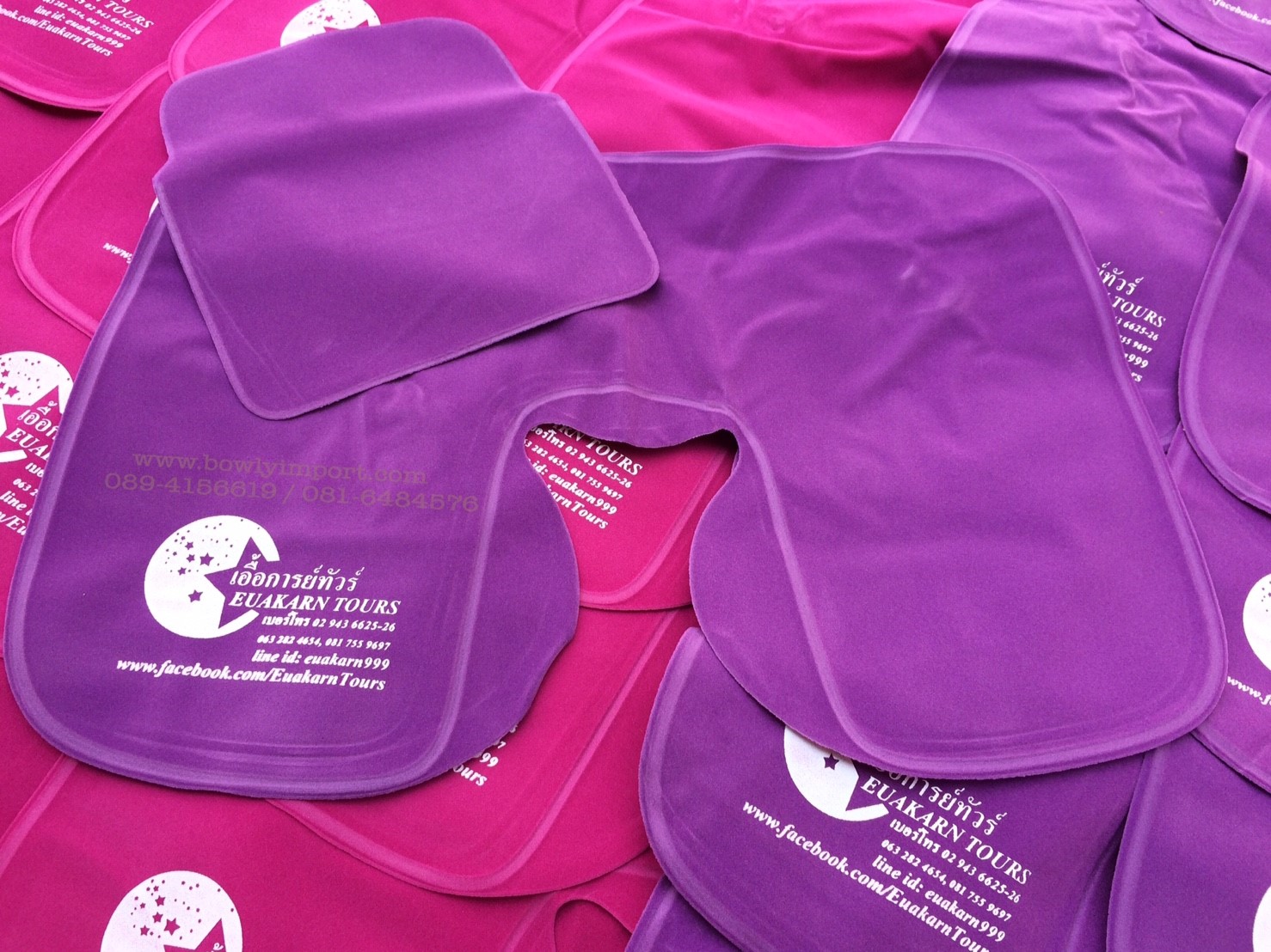 หมอนรองคอเป่าลม เนื้อผ้ากำมะหยี่ พร้อมสกรีนโลโก้