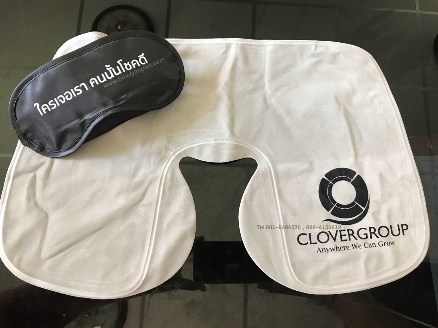 หมอนรองคอเป่าลม เนื้อผ้ากำมะหยี่ พร้อมสกรีนโลโก้