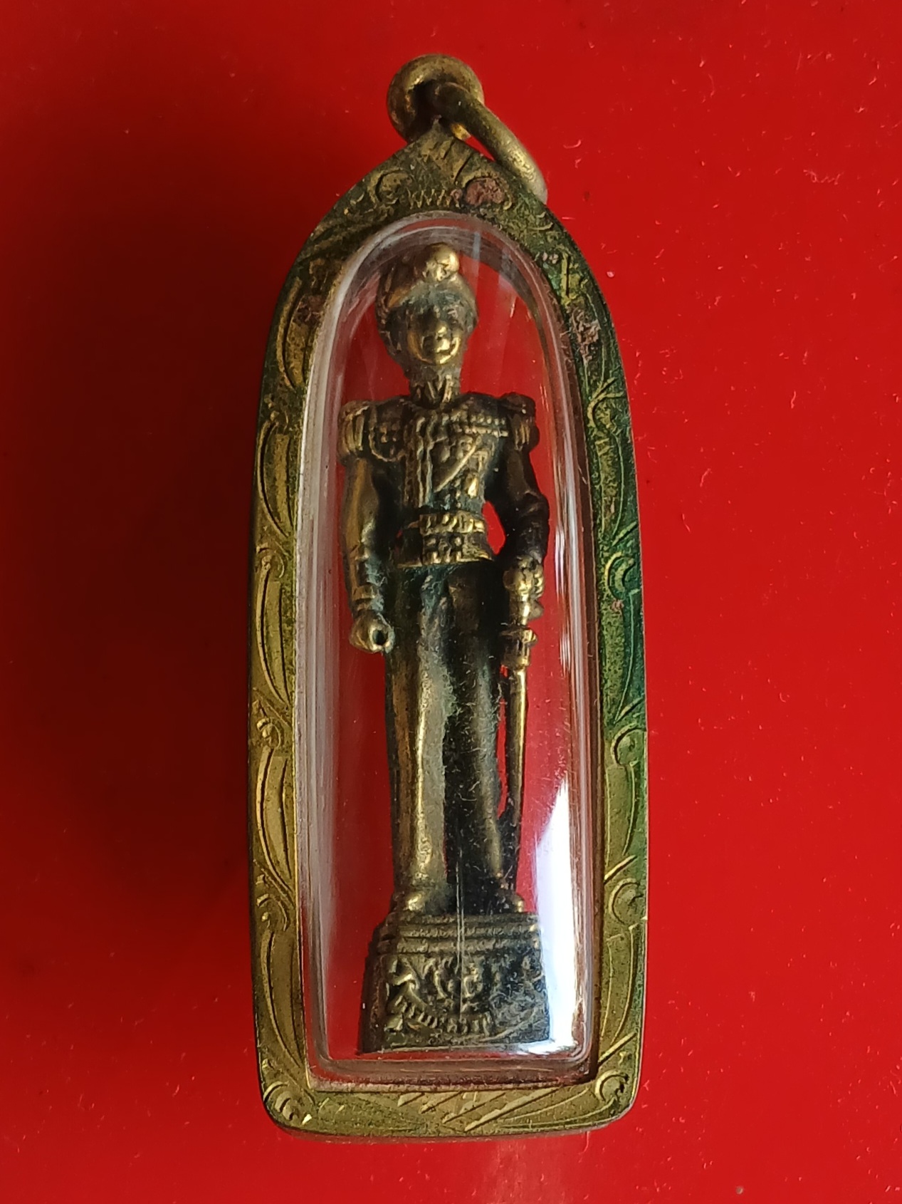 รูปหล่อยืน กรมหลวงชุมพรฯ ออกวัดปากน้ำระยอง ปี 2529 เนื้อโลหะ สมทบทุนสร้างเมรุ พร้อมเลี่ยมเก่าครับ