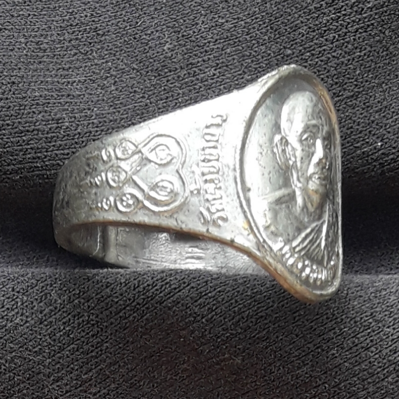 แหวนหลวงพ่อพร วัดห้วยขานาง จ.อุทัยธานี