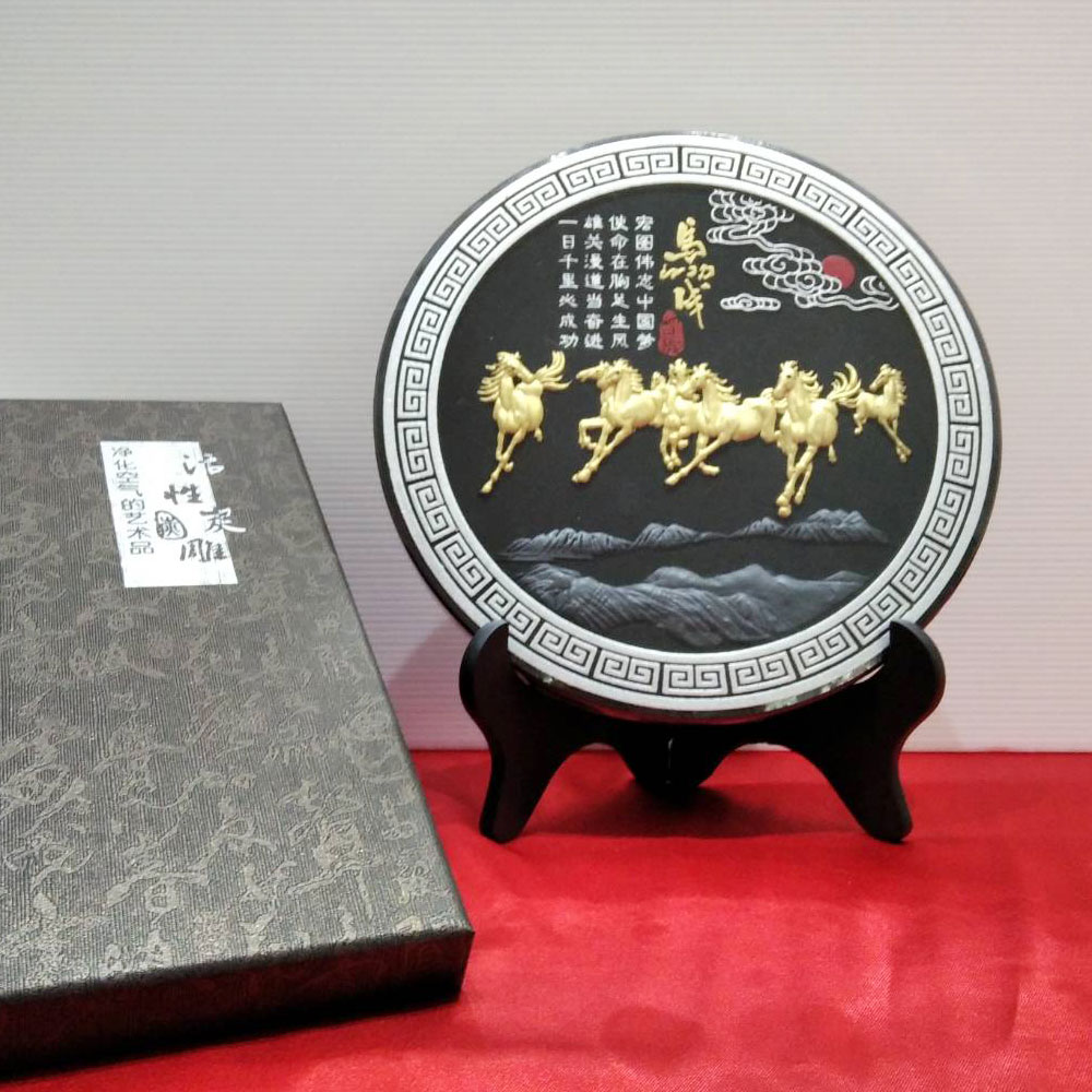 รูปม้า 8 ตัววิ่งเข้าบ้าน