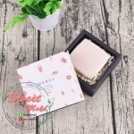 กล่องกระดาษถาดเลื่อนสีขาวลายสตรอเบอรี่ปาก 8.9x8.9x3.5 cm. 20 ชิ้น รหัสสินค้า: 005048