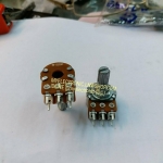 โวลุ่ม100KA,โวลุ่มA100K VOLUME100K OHM,VARIABLE RESISTER100K OHM โวลุ่มA100K โวลุ่ม100K A โวลุ่ม100K A แกนสั้น 2ชั้น 6ขา ราคา ตัวละ . . บาท