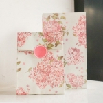 ซองกระดาษขยายข้างสีขาวลายดอกไม้สีชมพู 13x23+7.8 cm. 90 ชิ้น รหัสสินค้า: 004777