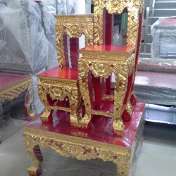 โต๊ะหมู่บูชา หมู่ 4 หน้า 10 (หมู่ซัด) ไม้เบญจพรรณ ปิดทอง ลายดอกพุดตาน