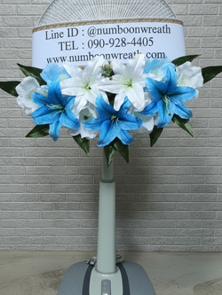 พวงหรีดพัดลมสไลด์_16นิ้ว ดอกไม้โทนขาวฟ้า(HATARI-IMARFLEX-SHARP)