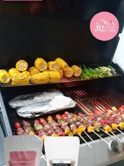 ชุดโปรสุดคุ้ม เกลือชมพู หิมาลายัน พิงค์ ซอลท์ ตรา อาร์ ไอ ชนิดป่น 200 g. + เกลือดำ หิมาลายัน แบล็ค ซอลท์ ตรา อาร์ ไอ ชนิดป่น 200 g.