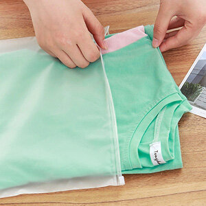 ถุงใส่เสื้อผ้า ฝากาว ซิปรูด